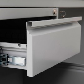 Zoom en la puerta de un cajón del Escritorio con cajonera simple