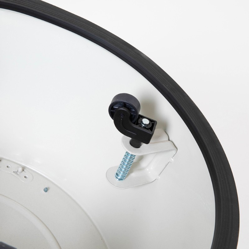 Zoom en el interior del taburete de escalera metálico