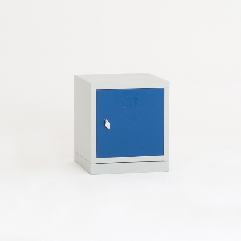 Vista frontal del casillero individual multibox azul con zócalo