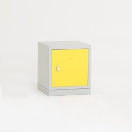 Vista frontal del casillero individual multibox amarillo con zócalo