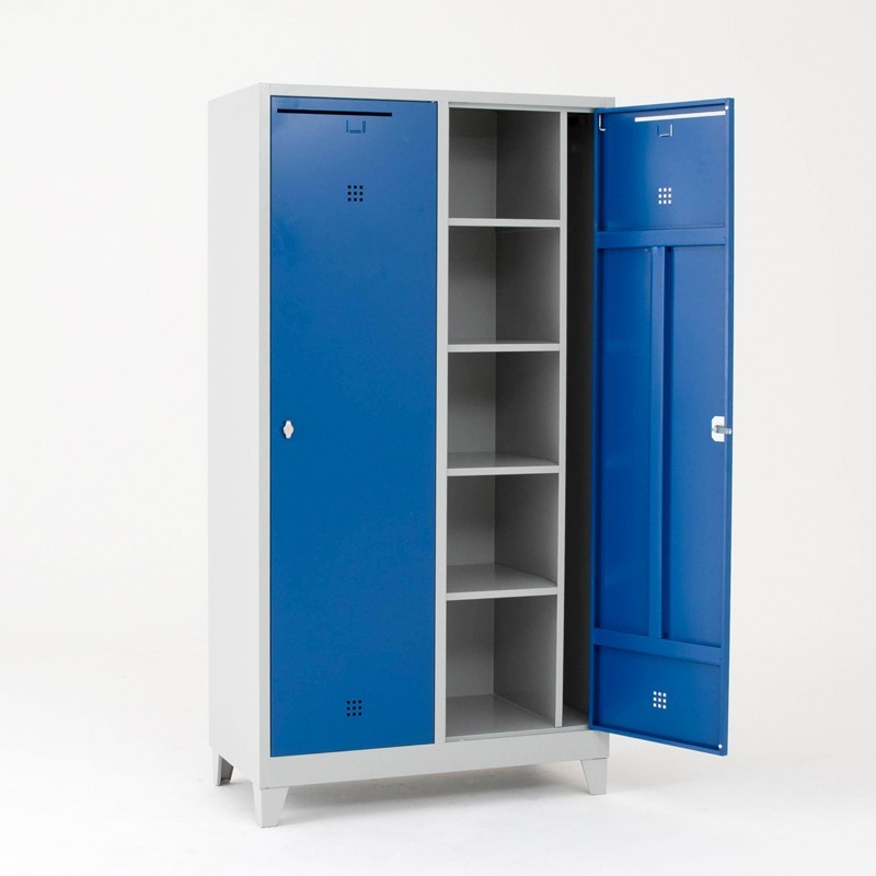 Vista de 3/4 de la taquilla organizadora con patas y una puerta abierta