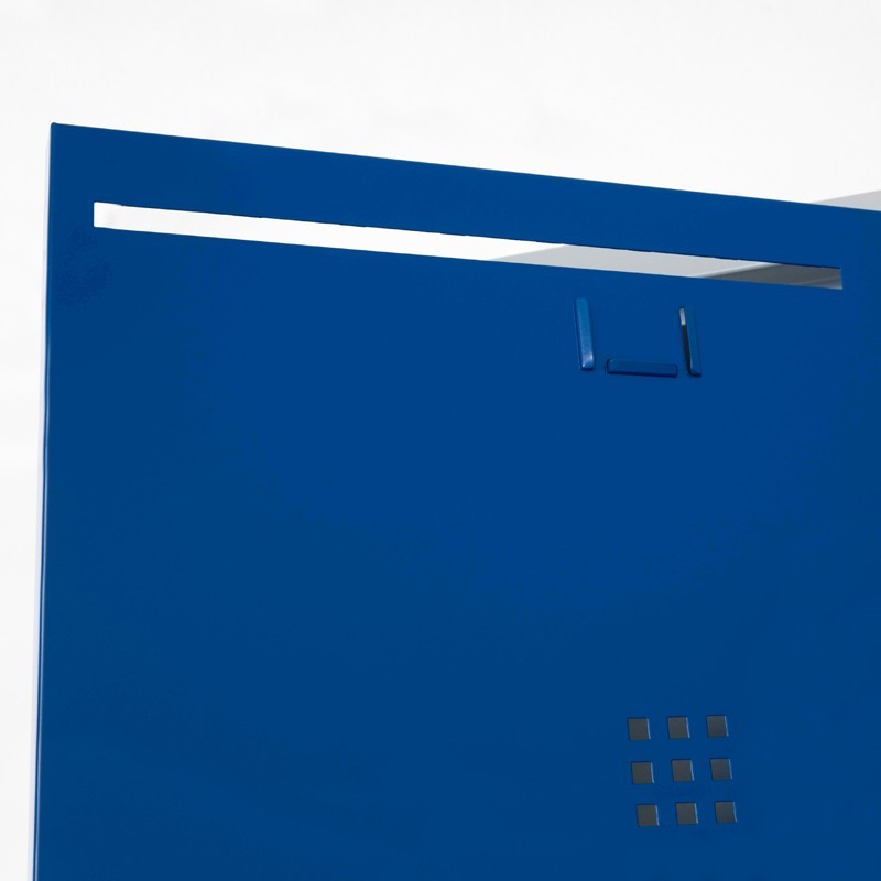 Zoom en la porta-etiquetas de la taquilla organizadora