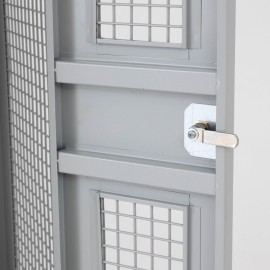 Zoom en la cerradura de la taquilla con rejilla 1 puerta 2 cuerpos