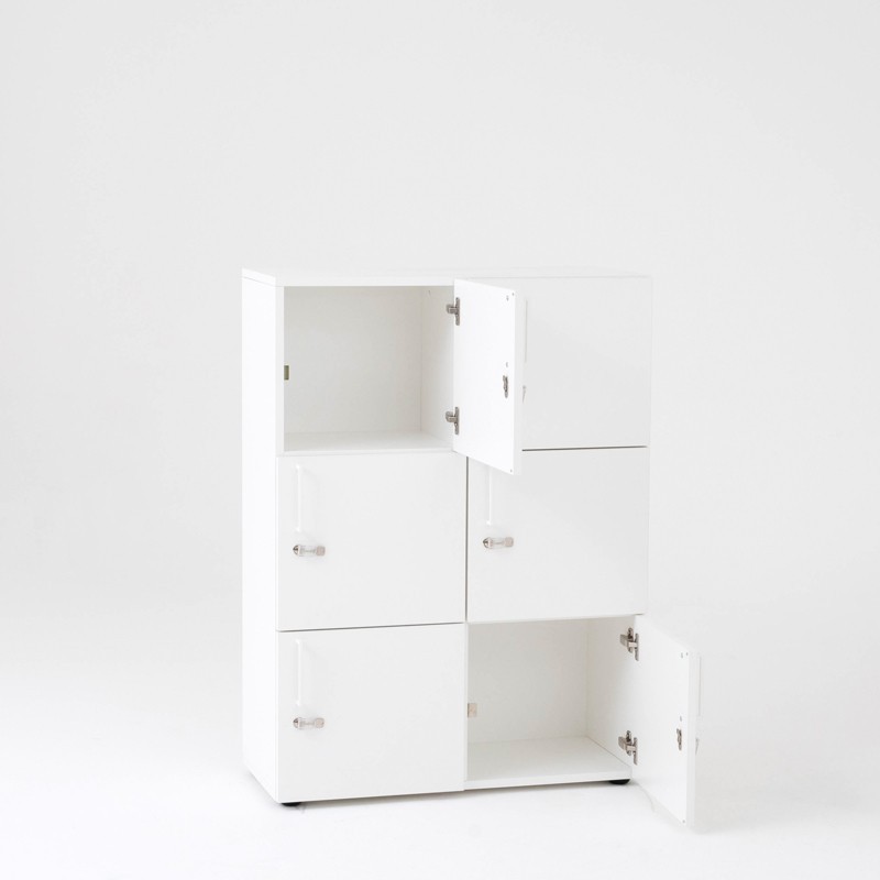 Vista general de la taquilla de madera 6 casilleros con 2 casilleros abiertos