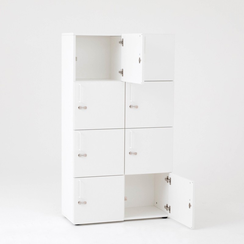 Vista general de la taquilla de madera 8 casilleros con 2 casilleros abiertos