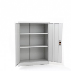 Vista de 3/4 del armario con puertas batientes altura 120 cm color gris con puertas abiertas