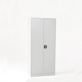 Vista de 3/4 del armario con puertas batientes altura 180 cm color gris con puertas cerradas