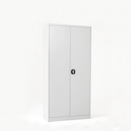 Vista de 3/4 del armario con puertas batientes altura 192 cm color gris con puertas cerradas