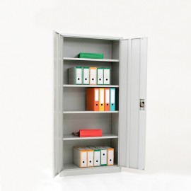 Vista de 3/4 del armario con puertas batientes altura 192 cm color gris con puertas abiertas y archivos