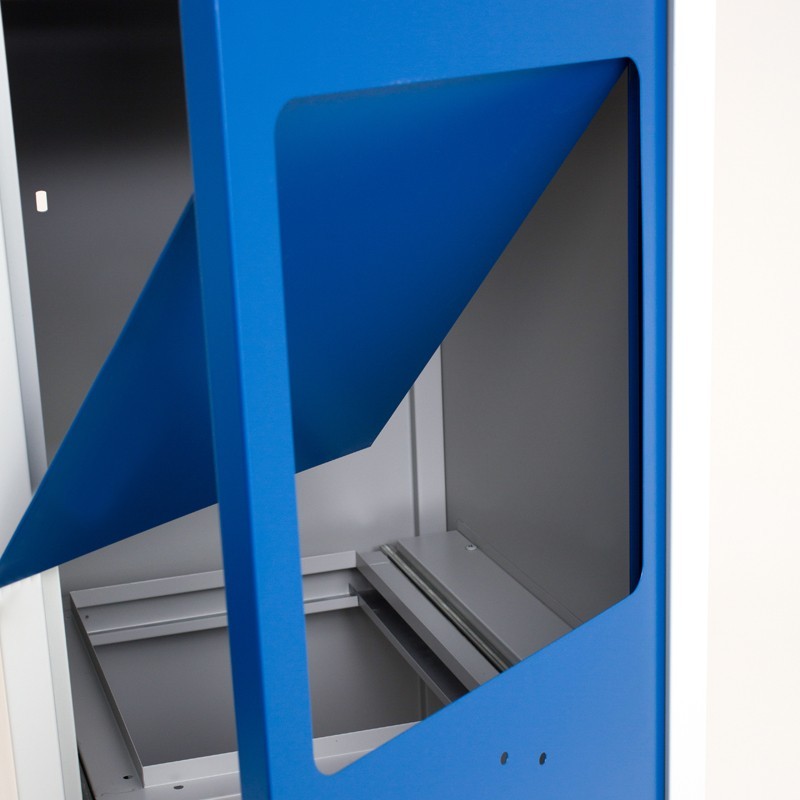 Zoom en la trampilla de la taquilla para ropa sucia