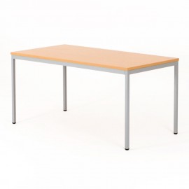Vista de 3/4 de la mesa rectangular polivalente color Madera de acacia clara y patas de aluminio