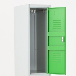 Zoom en la parte superior con la puerta abierta de la taquilla 2 puertas 1 cuerpo verde