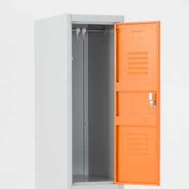Zoom en la parte superior con la puerta abierta de la taquilla 2 puertas 1 cuerpo naranja