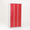 Vista de 3/4 de la taquilla metálica 1 puerta 3 cuerpos rojo