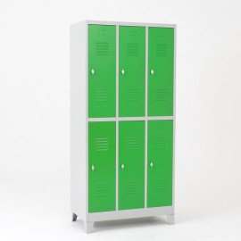 Taquilla 2 puertas 3 cuerpos verde - puertas cerradas con patas