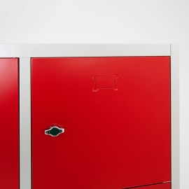 Zoom en la cerradura para candado de la taquilla 5 puertas 3 cuerpos roja