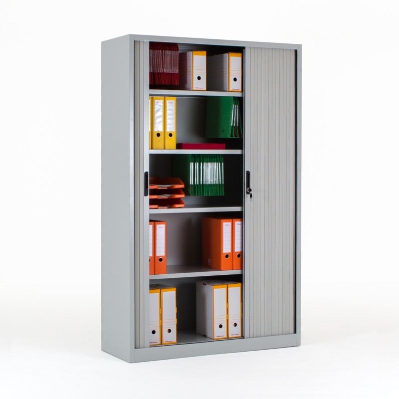 Vista de 3/4 del armario metálico con puertas correderas color gris con una puerta abierta