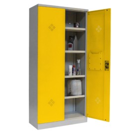 Vista de 3/4 del armario de seguridad 2 puertas con una puerta abierta y accesorios