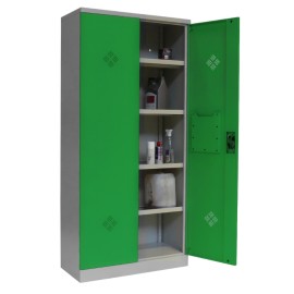 Vista de 3/4 del armario fitosanitario 2 puertas con una puerta abierta con accesorios