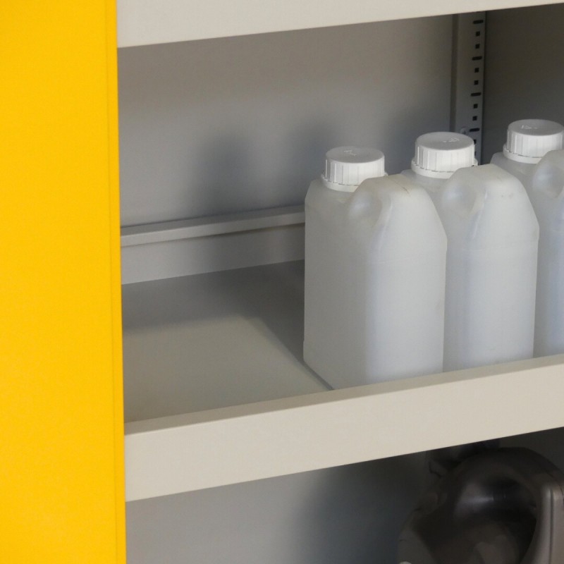 Zoom sobre el interior del armario fitosanitario amarillo Alt.115 cm 2 puertas