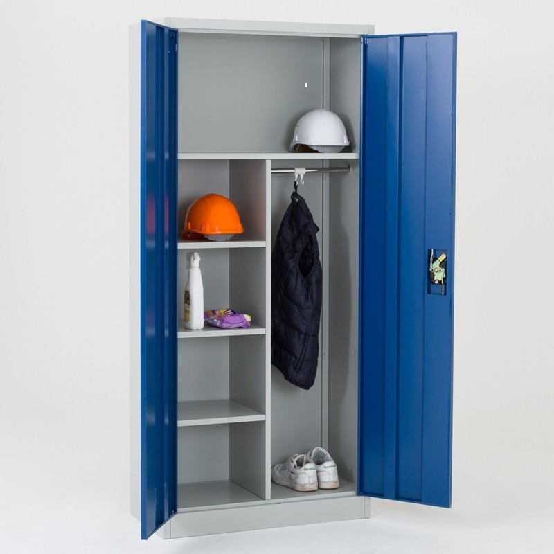 Vista general del interior del  armario de productos de limpieza: ancho de 90 cm